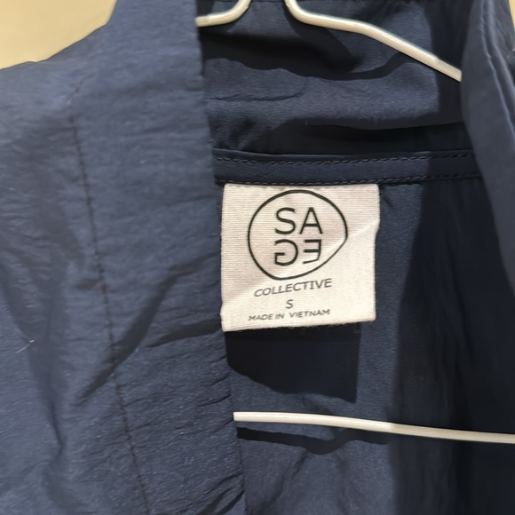 New SAGE Blue Windbreaker with White Accents – Size Small, Sleek & Lightweight - Picture 4 of 5